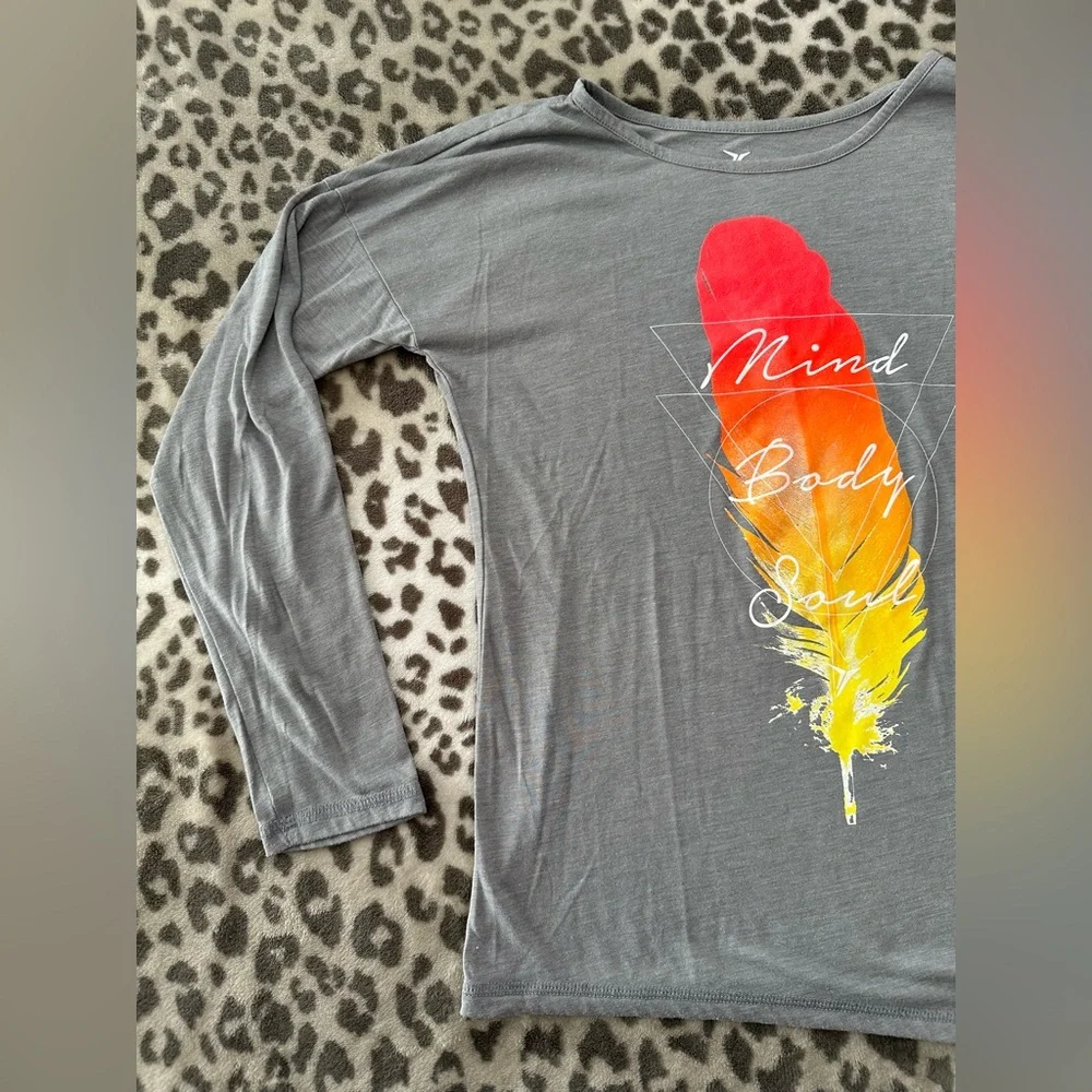 Old Navy Active Go Dry Long Sleeve Studio Graphic T-shirt in Gray Size XL 14